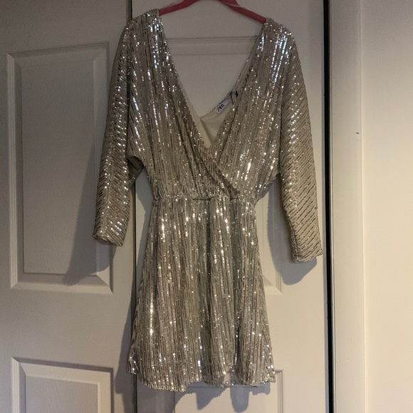 Beautiful sequin Zara mini dress - Picture 4 of 11